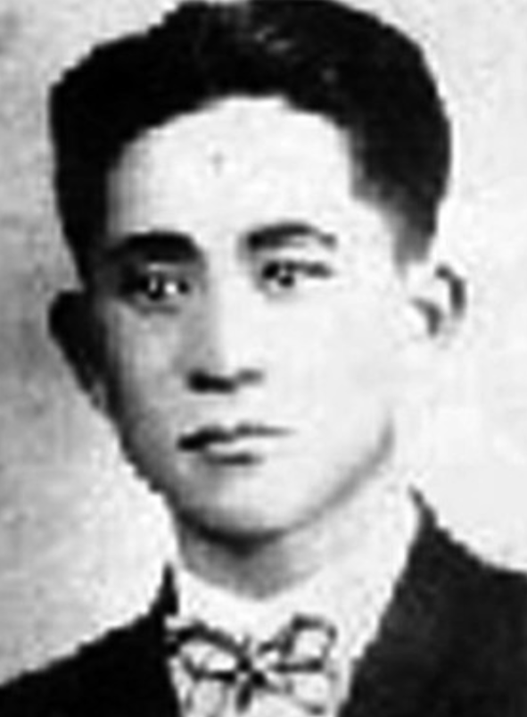 1923年，车耀先被敌人打碎颅骨，战友以为他死了，便脱掉他的衣服，丢进弹坑，就地