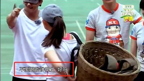 啥？李小鹏老婆李安琪上个节目，竟然全程飚英语，吴京大哥直接怒了，吼她“说中文！”