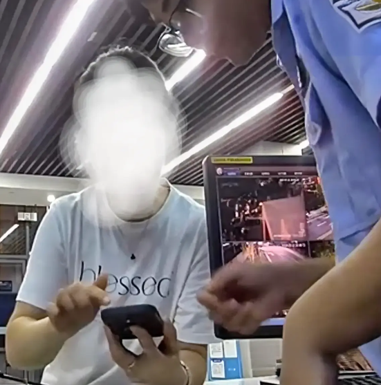 女子被骗300万！骗子给1万生活费
近日，来三亚游玩的富女士接到短信称自己开通了