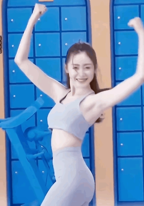 今天必须来聊聊张天爱！她可是不少人心中的 “大众女神”。


张天爱身材那叫一个