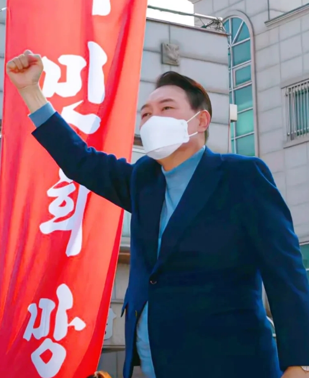 韩国传来新消息了
韩国当局又双叒叕立案了！
1月4日，韩国总统警卫处处长朴钟俊和