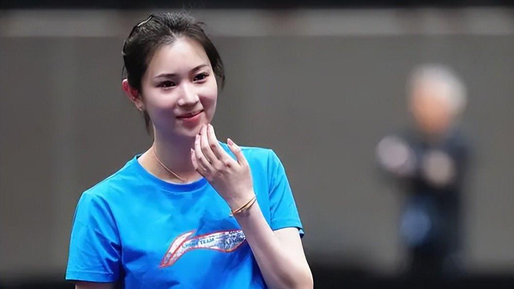她是女乒第一美女，气质如袁咏仪，曾是孙颖莎陪练，21岁又美又飒