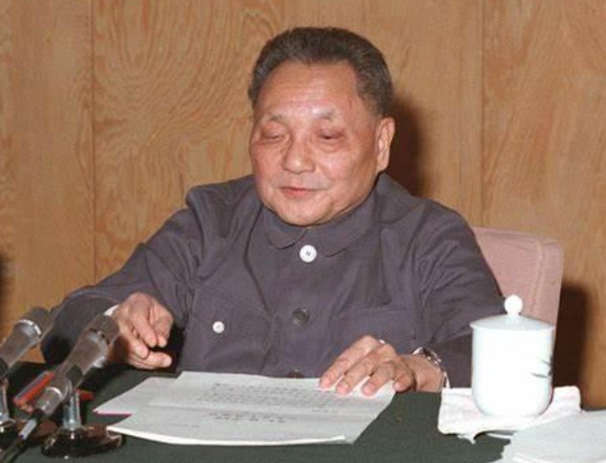 上世纪七十年代末，中国是如何用一场战争，同时搞定美国和苏联两个超级大国的？在那场