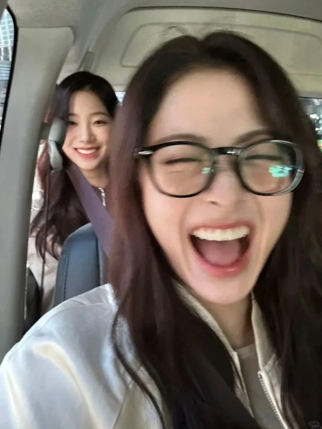 普通人中的小美女都长啥样？？
出门发现街上美女真的好多啊！！！每天都在幻想自己是