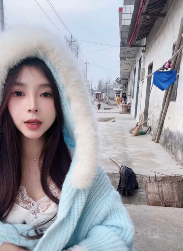 谁帮我把后面那条蓝色的裤子弄消失