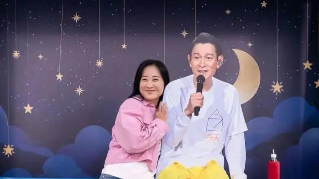 刘德华演唱会！郭晶晶素颜现身？李嘉欣优雅亮相