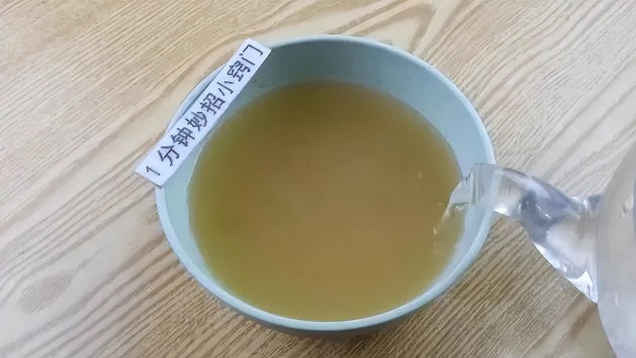 刚刚才知道，把藿香正气水倒进白醋里，或能解决家家户户的大难题