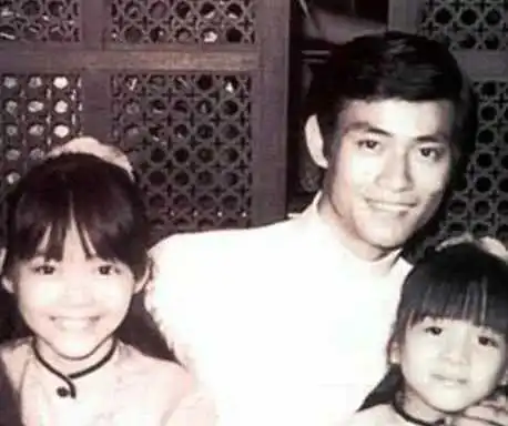 郑少秋竟然比梅艳芳大这么多。
