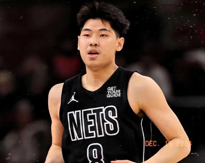 刚睡醒！中国篮球传来3个大新闻：
1、天塌了，崔永熙被篮网裁掉了！这也意味着崔永