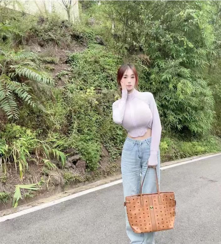 去丈母娘家过年遇到一个漂亮的村花，真漂亮