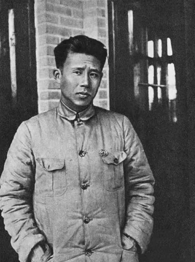 1933年2月，陈赓和廖承志在上海法租界先后被捕，廖承志一副贪生怕死的样子说：“