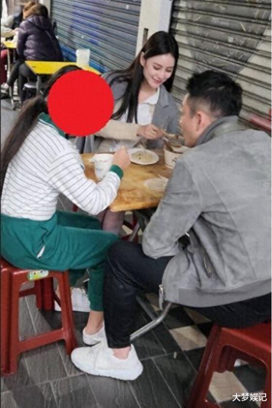 汪小菲揪新欢、女儿吃路边摊，一家三口“0伪装”被拍