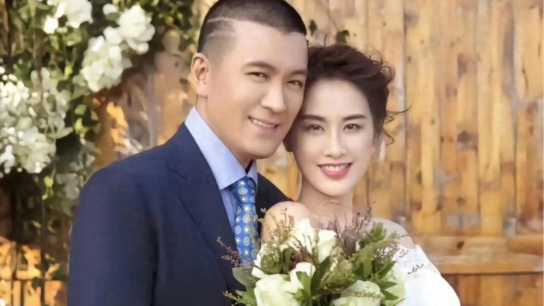 反转？黄圣依选择离婚后发新视频 , 眼尖网友圈2大细节 , 果然有猫腻