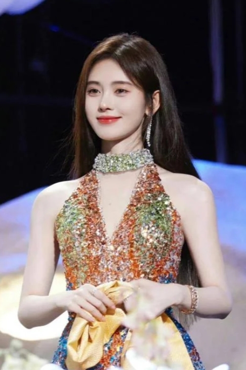 鞠婧祎：一个充满自信与坚持的女艺人