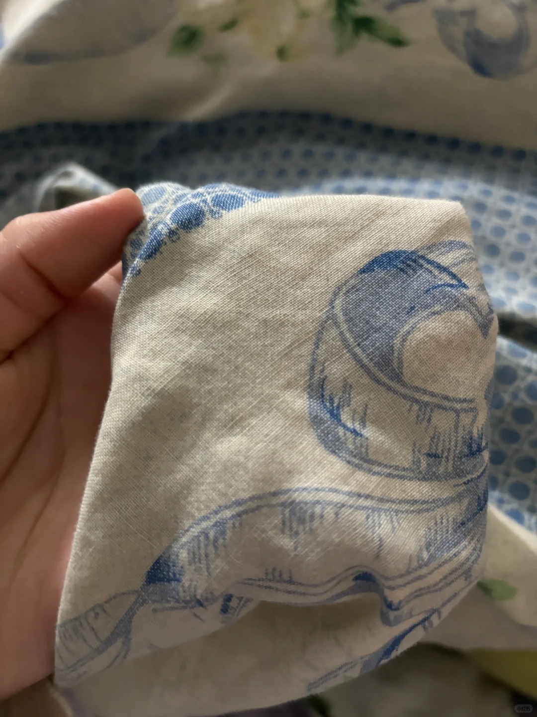 有没有卖被子的告诉我这是什么材质的
这张被子比我年龄还大，我妈妈说是在99年还是