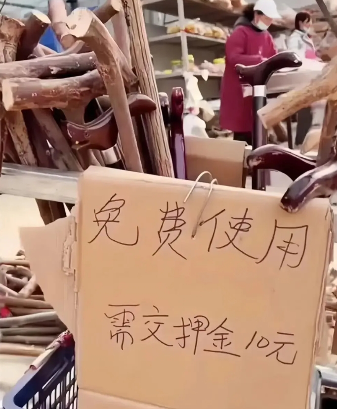 这老板是懂做生意的！哈哈哈哈 [大笑][大笑][大笑][大笑][大笑]