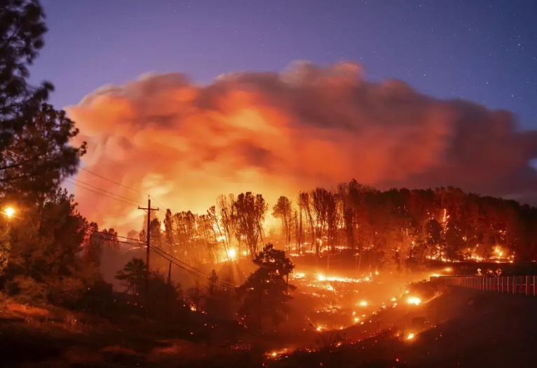 为什么加州救火现场看不到美军的身影？ 

原因并不是美军不顾老百姓死活，更不是怕