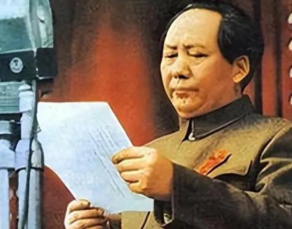 1950年，中央政府决定收回东交民巷，但以美英为首的列强对此却置若罔闻，毛主席不