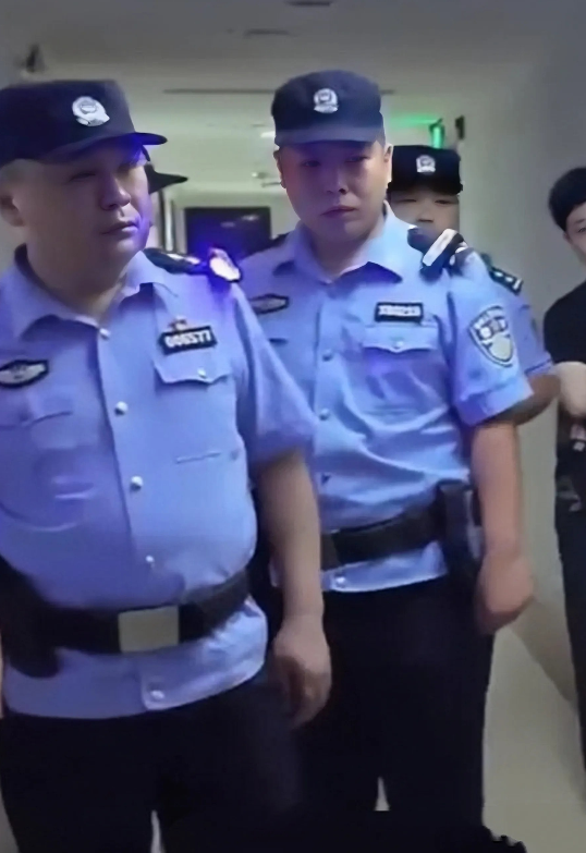 石家庄民宿事件，一夜间全网沸腾，警情通报出来了，说了很多，简单概括就2段话∶
