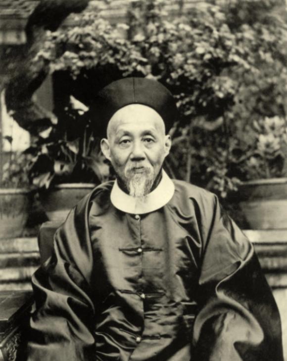 1904年，29岁的李征五被晚清的军机大臣王文韶选为乘龙快婿，在新婚之夜，洞房花