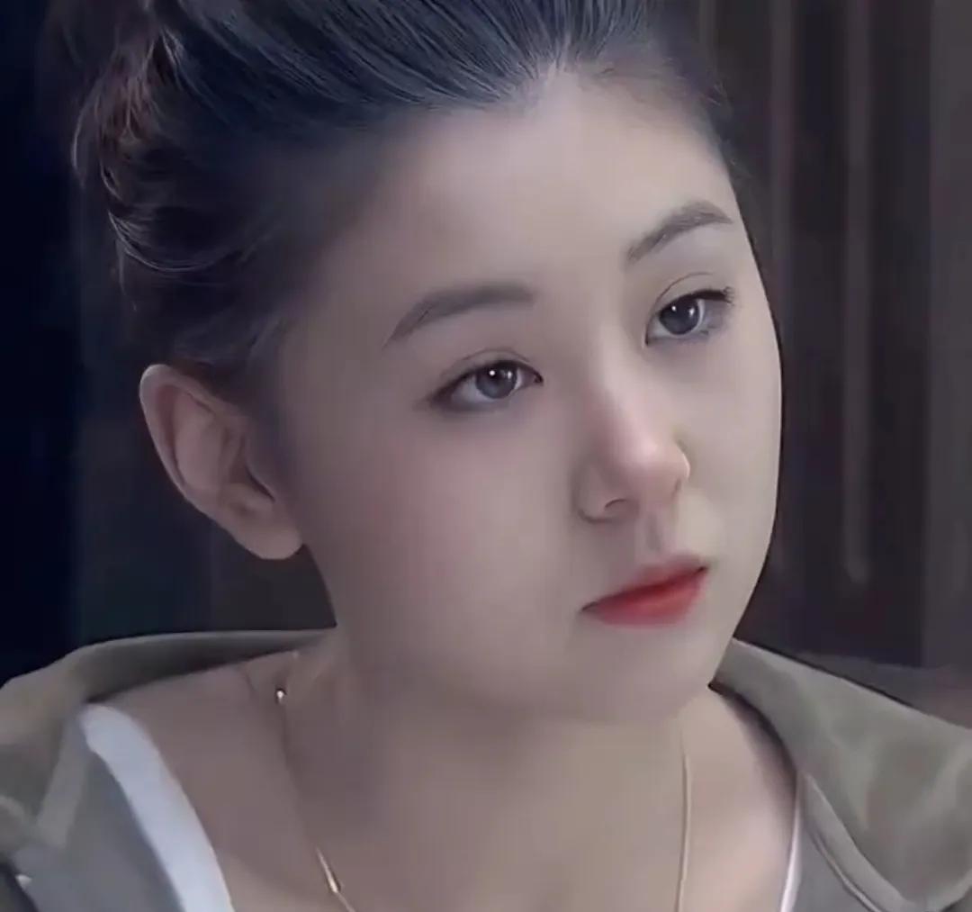 李小萌好漂亮，以前那个家暴的片完美， 她好有辨识度，认识她时她演的《女人不再沉默
