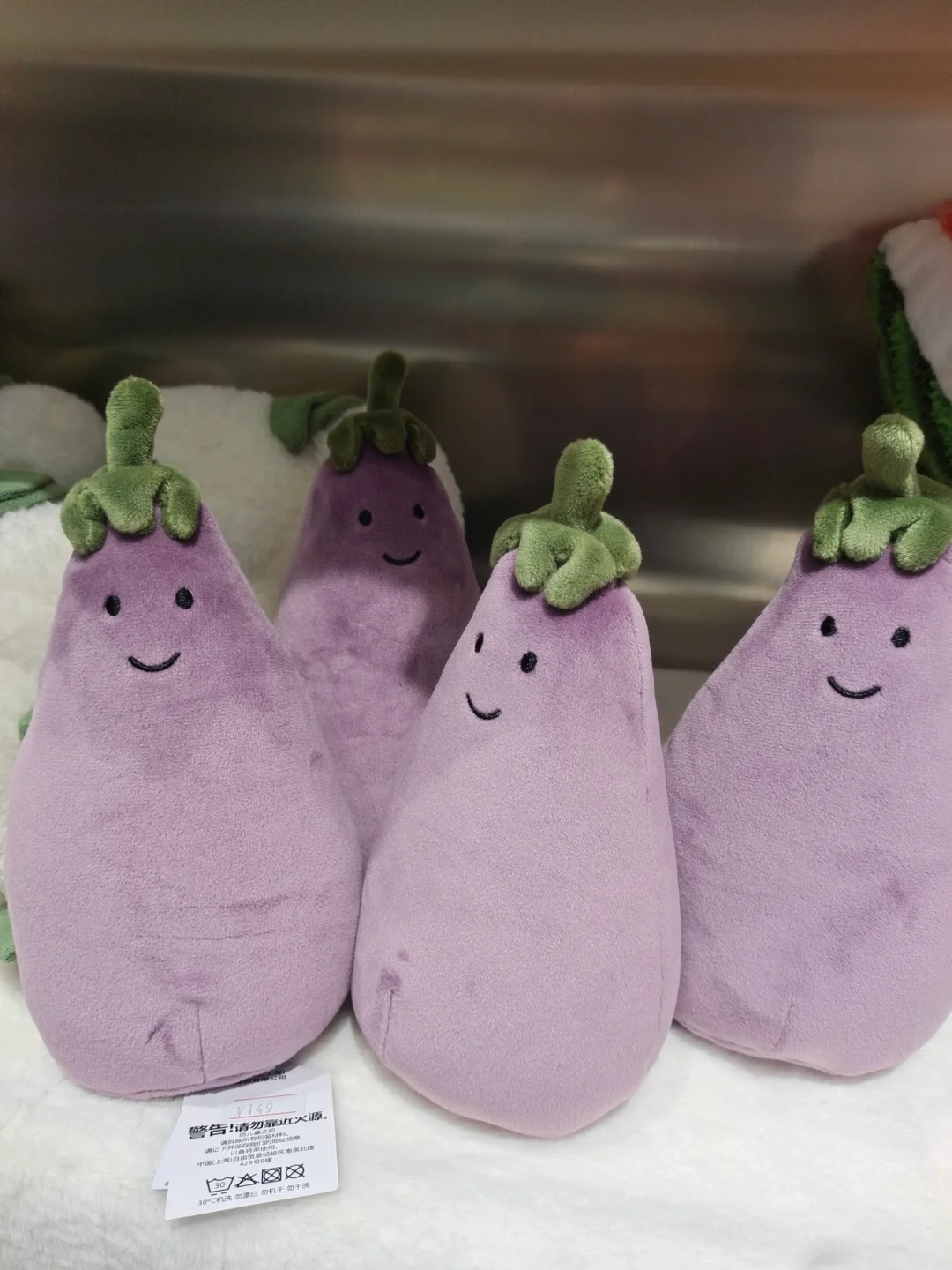 以前真的不理解这个茄子为什么火……
直到我捏到了真的！！！！
太软了，太可爱了！