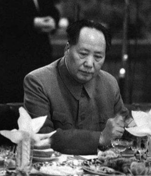 1958年，程汝明搬进了中南海，一直居住到1976年，在这段时间里，他无意中发现