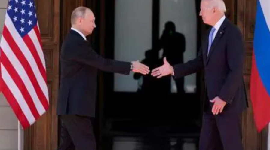 普京与特朗普通话，细节曝光！

当地时间2月8日，特朗普接受媒体采访时披露，他在