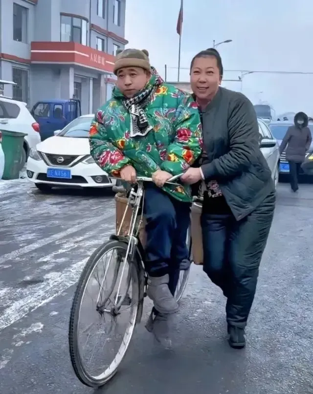 因为卖粉条被打假，东北雨姐因虚假宣传被罚165万，而造假公司被朝阳县市场监督局责