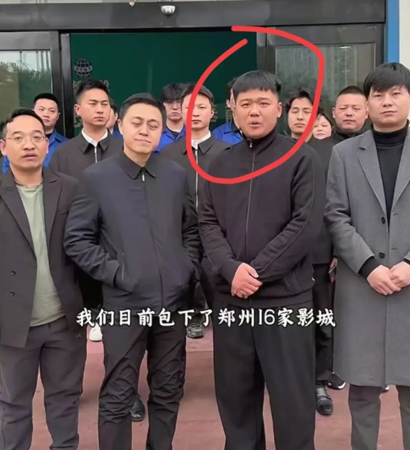 不觉得这个买1万张票支持哪吒的人很可怕吗？他买1万张票，那就是几十万块钱啊！
