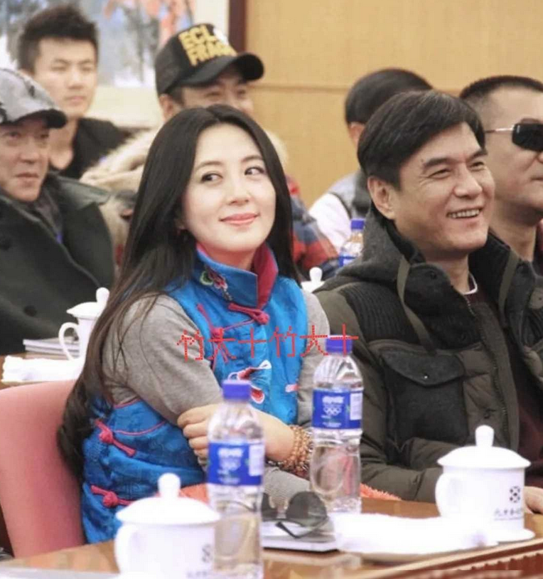 知不知道他们俩是谁啊？这两位在影坛的颜值绝对无人能比！右图这个角色简直令人无法忘