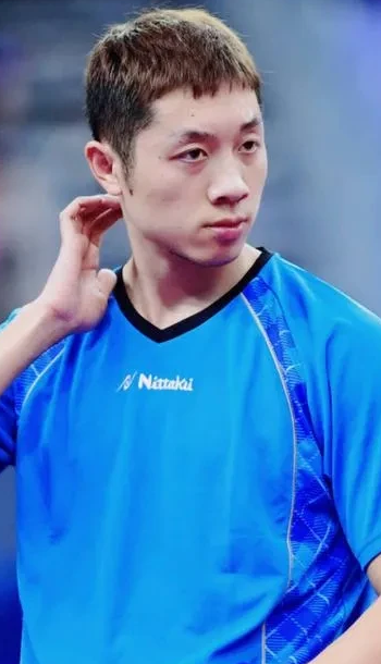一次，李艾问许昕:“你的另一半了解你吗？”许昕很是激动:“她了解透我了，我都不敢