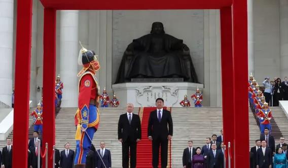 这个世界敢逮捕普京的国家没几个，偏偏普京这次访问蒙古国很多看热闹不嫌事大的国家要