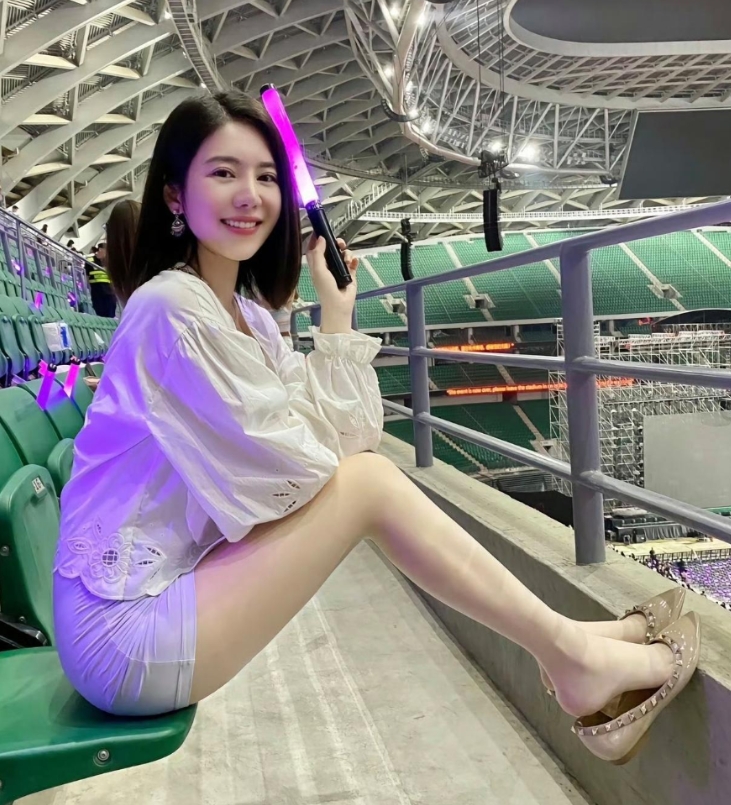 跟表姐出去玩，老是被搭讪