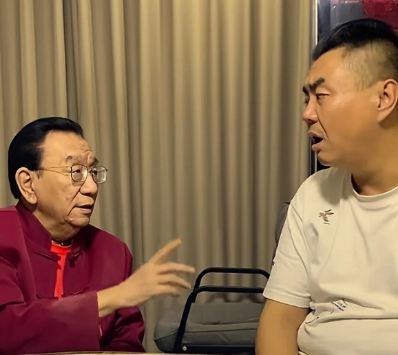 郭德纲收高玉凯为评书门徒弟，相声界辈分引热议

近日，郭德纲将魏文亮的徒弟高玉凯