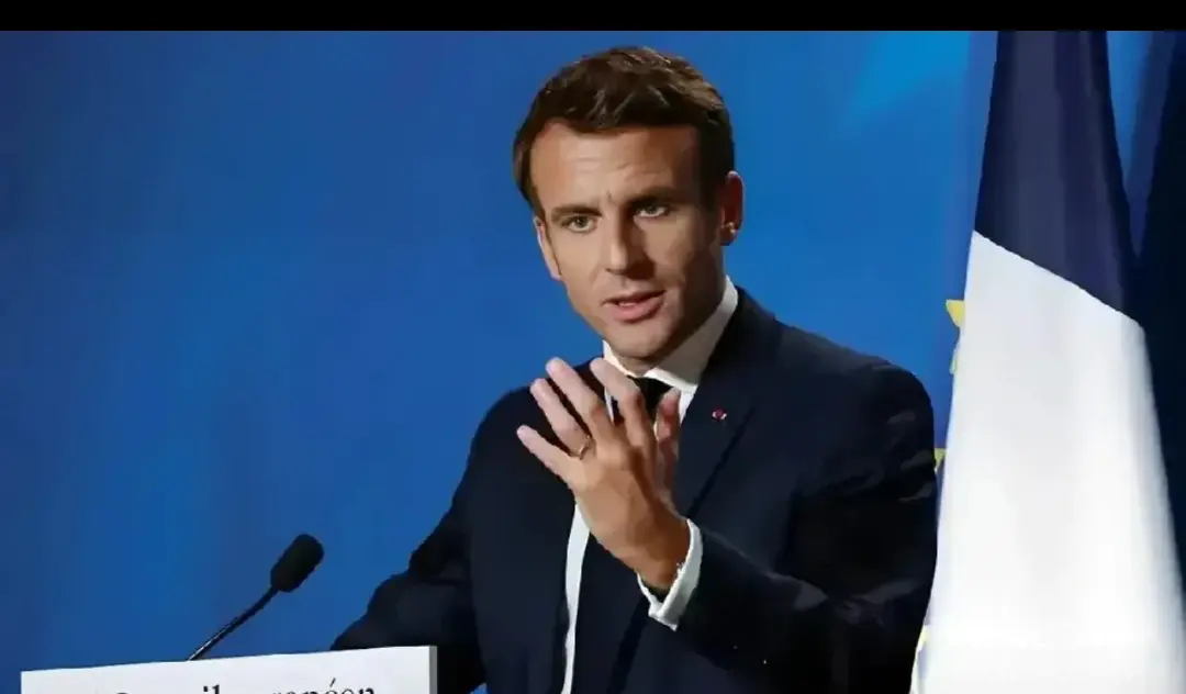 特讯 特讯！！
法国🇫🇷传出消息！

特讯！法国总统icon马克龙icon与