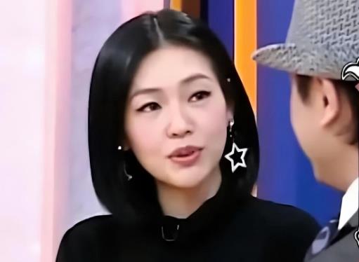 小S以《康熙来了》主持人身份走红，在综艺领域成绩斐然。回顾往昔，她最漂亮时确实美