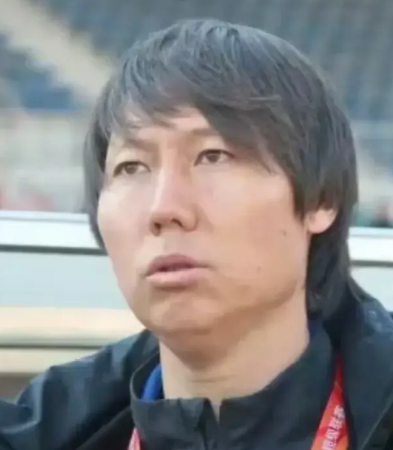 前国足主教练李铁，涉及金额竟然超过一个亿

1.做主教练的时候，和卓尔合作，把卓