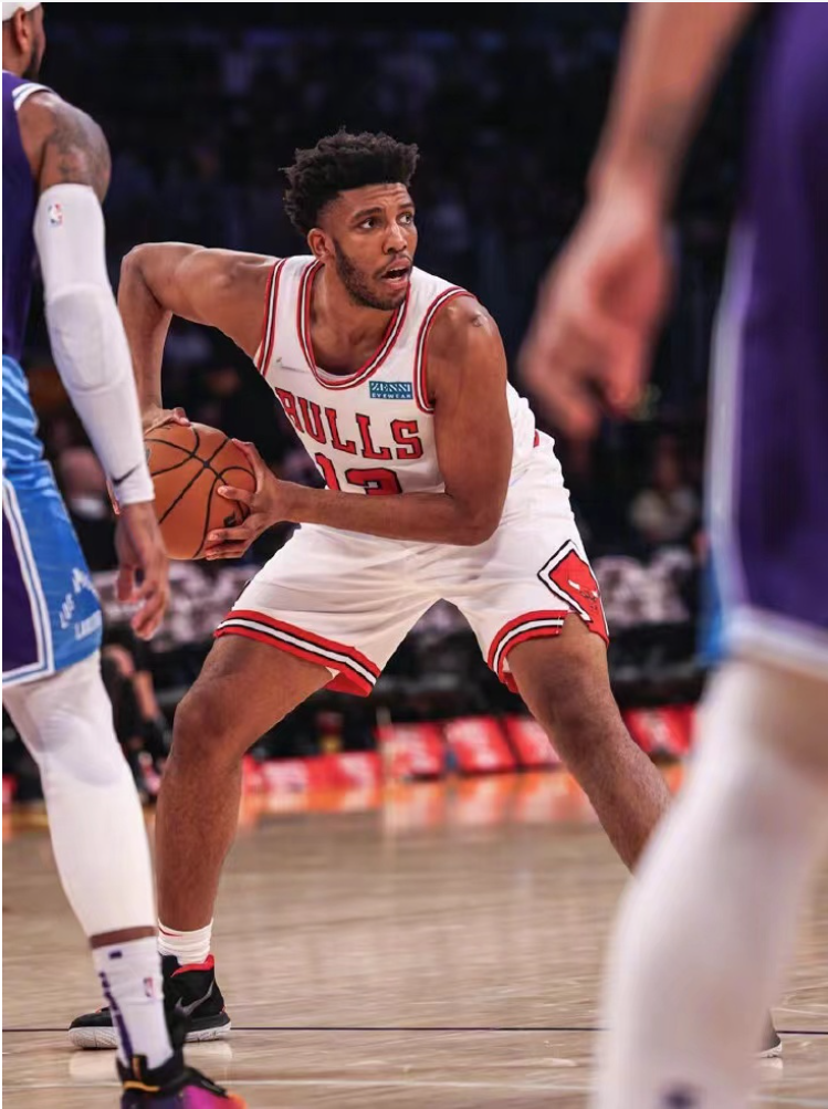 辽宁男篮或引援前NBA内线托尼-布拉德利，其以篮下终结和防守著称。此前已有多位重
