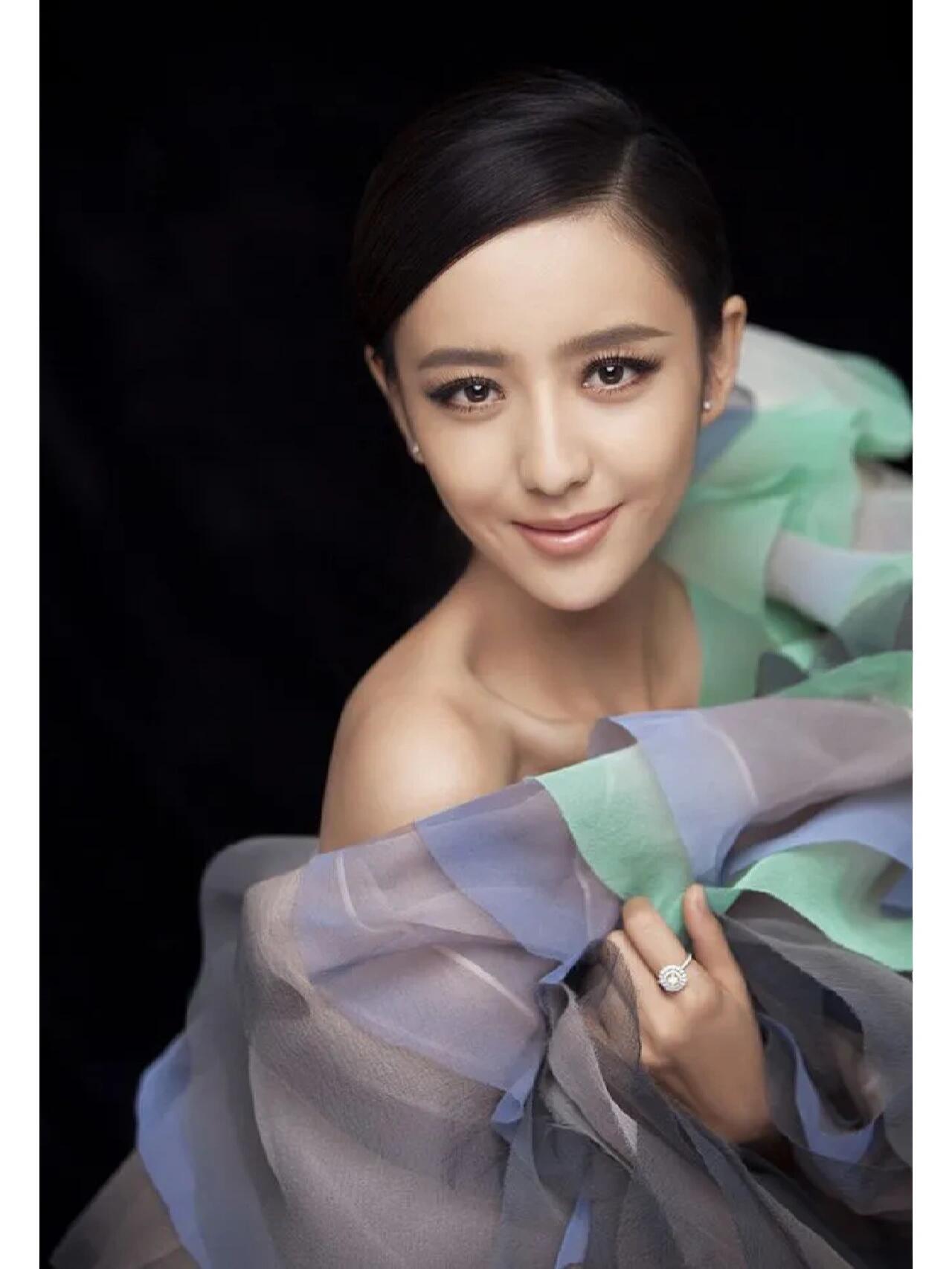佟丽娅，中国内地影视女演员、舞者