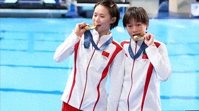 “防人之心不可无”！英国运动员给全红婵送零食，被中国教练化解