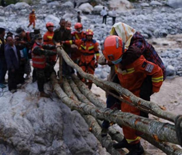 刘德华向西藏灾区捐500万、湖远行捐300万，刀郎被喊话！
 
不要道德绑架，捐