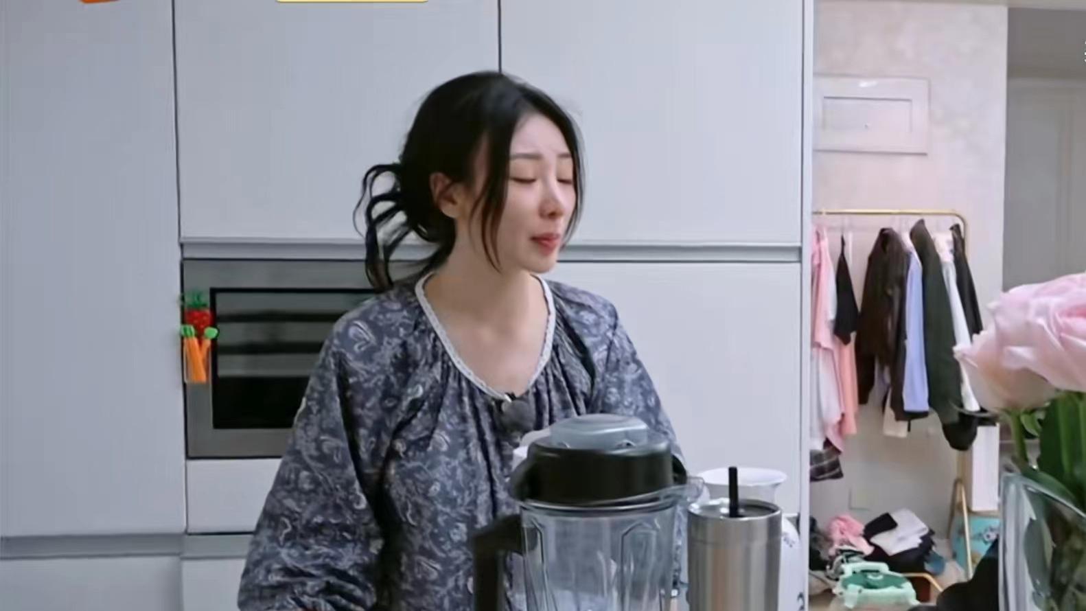 柳岩在综艺里爆料她爸爸一生就给她写了1封信就不再写了