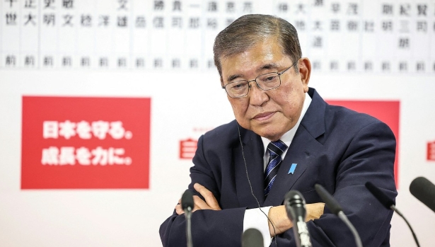 石破茂与特朗普短暂通话后，日本内阁集体辞职。

11月10日，日本自民党高官爆料