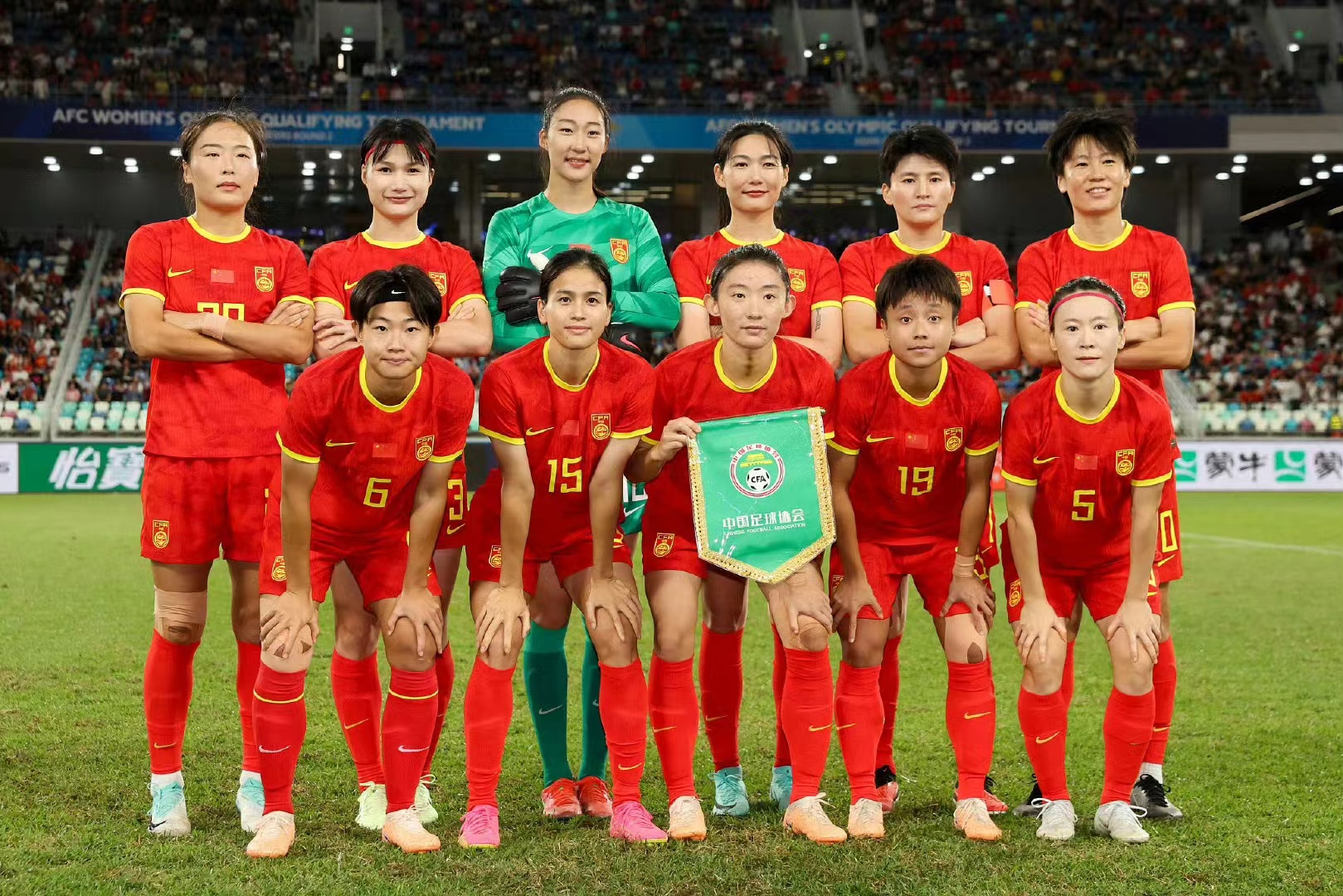 足协副主席许基仁在今天的媒体通气会上透露：中国女足选帅即将启动，为全球选聘。

