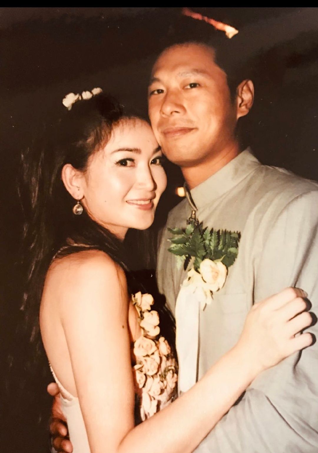 2000年 ，身价10亿的豪门公子何祖光向美艳女星温碧霞求婚 ，温碧霞说：“嫁给