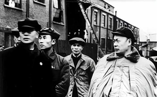 1950年1月，保密局杀手朱山猿从台湾来到舟山，在这里部署制定暗杀上海市长陈毅的