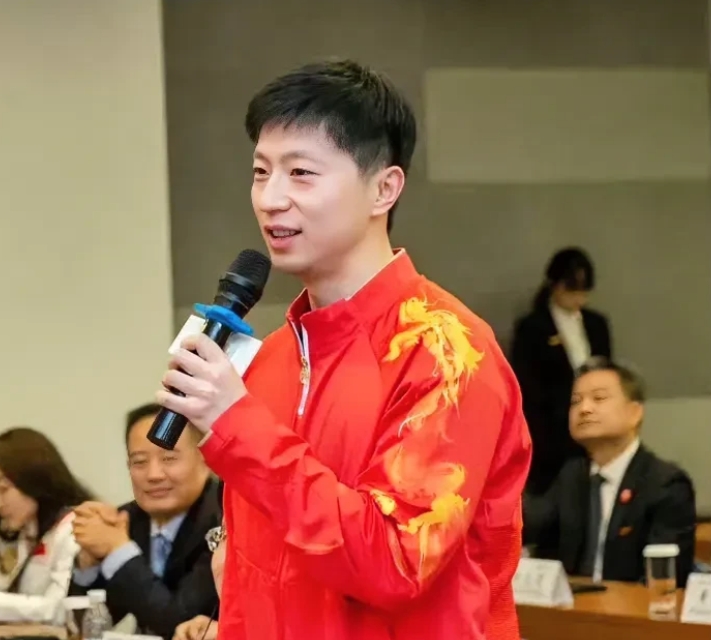 有一说一，看了这个提问，就知道都低估马龙了。

马龙参加国际奥委会主席的接待，在