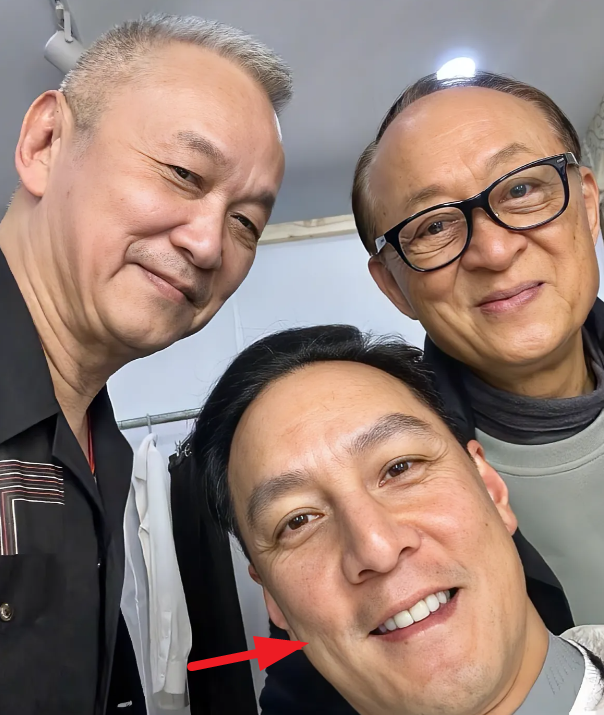 发腮是男人的噩梦！就算是吴彦祖也不例外...