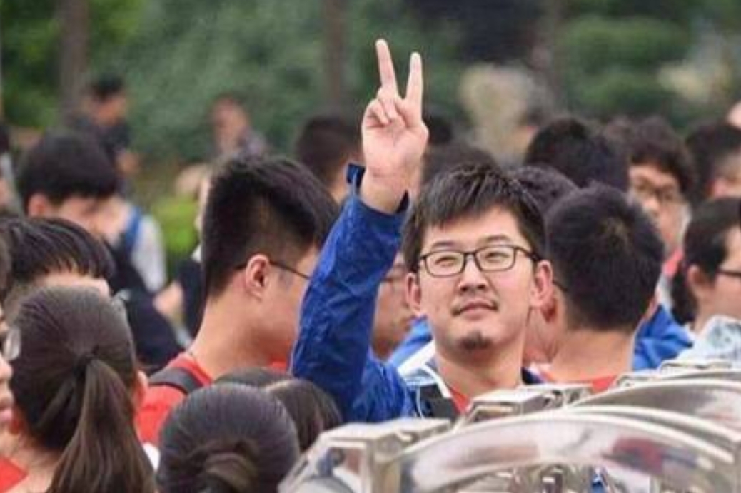鸡西市关于高考期间实行错峰上班的通知
为避免交通拥堵，保障交通顺畅，给考生营造良